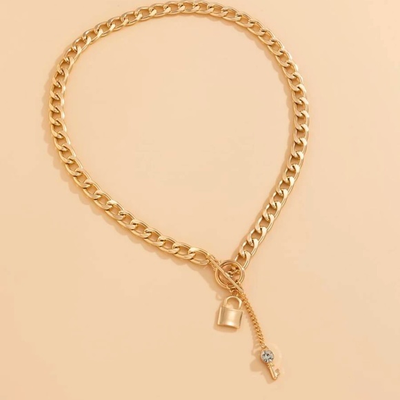 Chunky Curb Chain Lock and Key Toggle Necklace - Picture 6 of 7